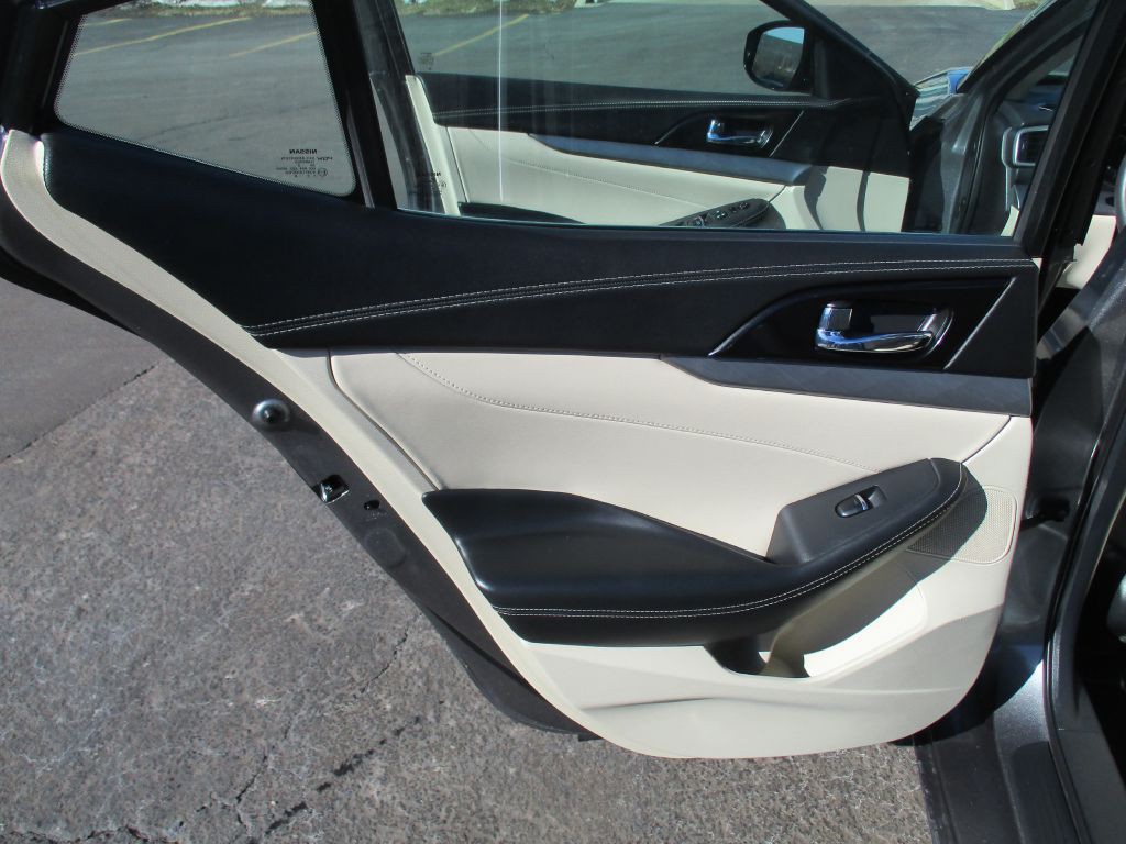 2017 Nissan Maxima Image 22