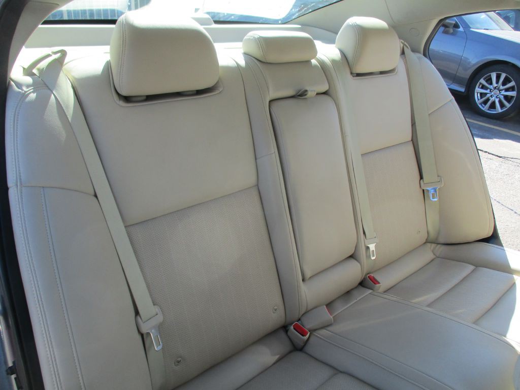 2017 Nissan Maxima Image 24