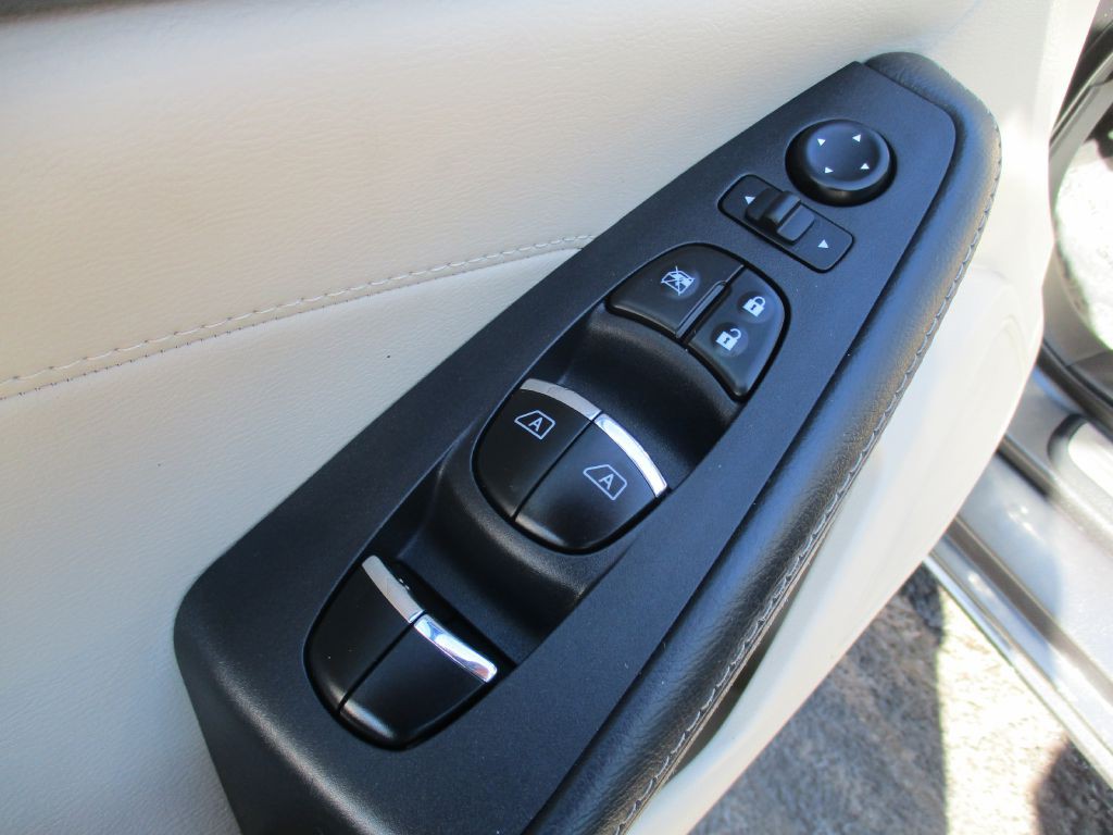 2017 Nissan Maxima Image 28