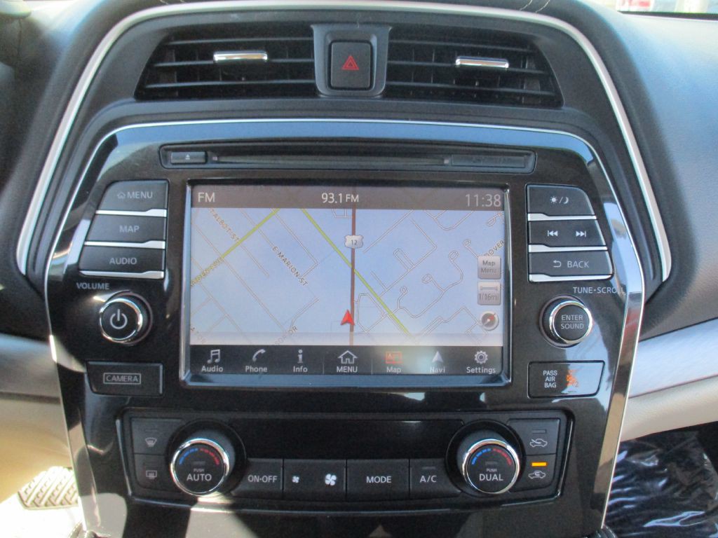 2017 Nissan Maxima Image 30