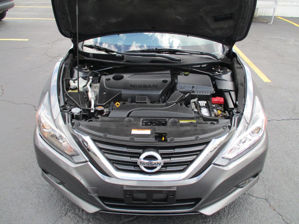 2016 Nissan Altima Image 9