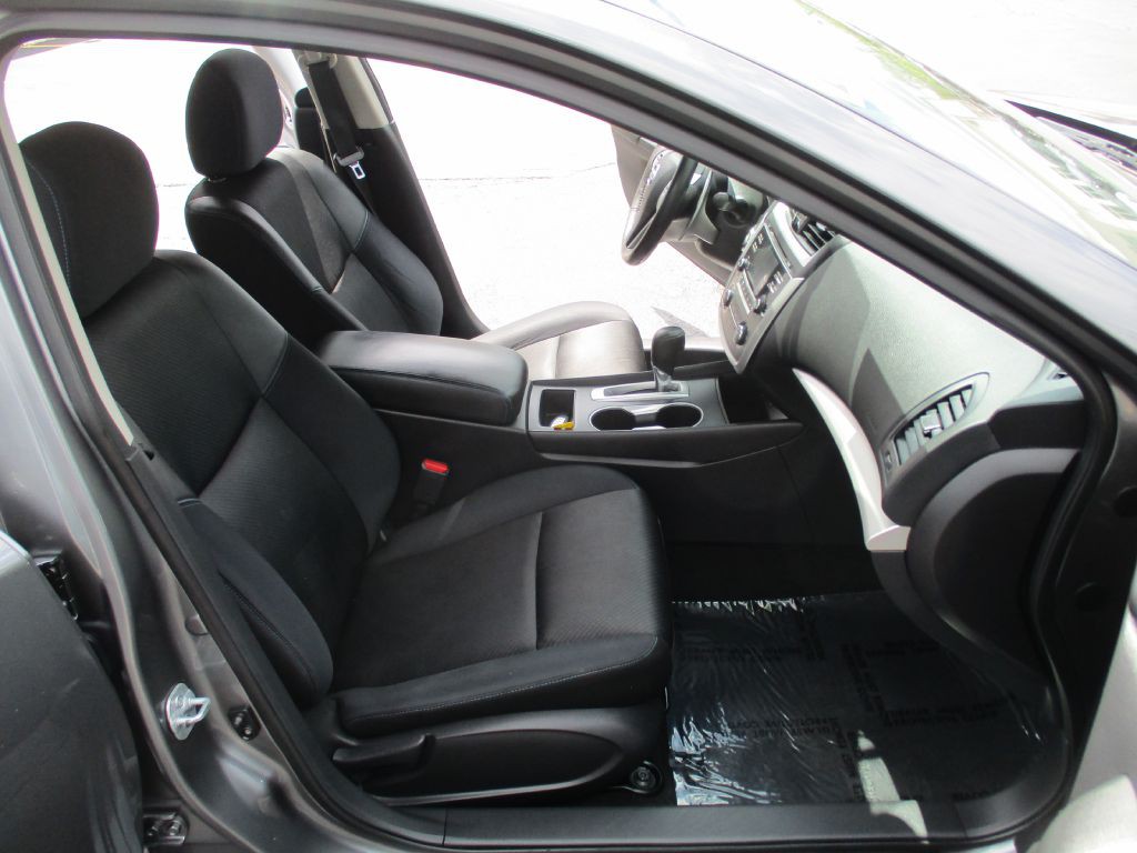 2016 Nissan Altima Image 15