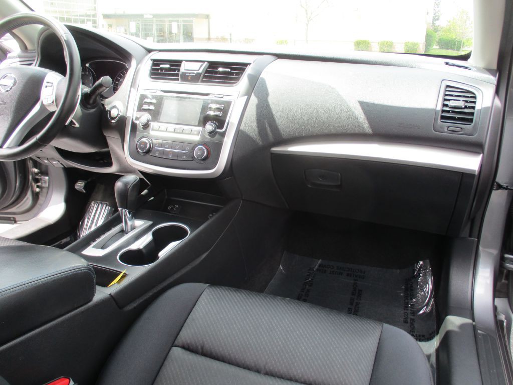 2016 Nissan Altima Image 17