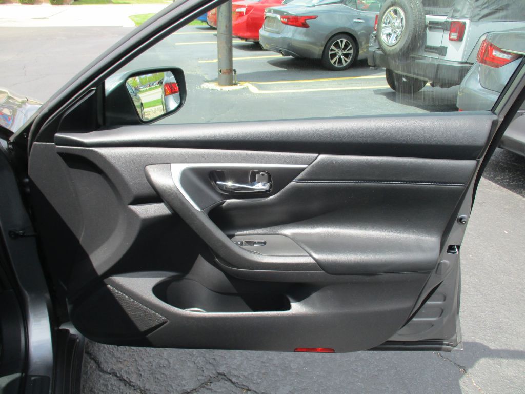 2016 Nissan Altima Image 18