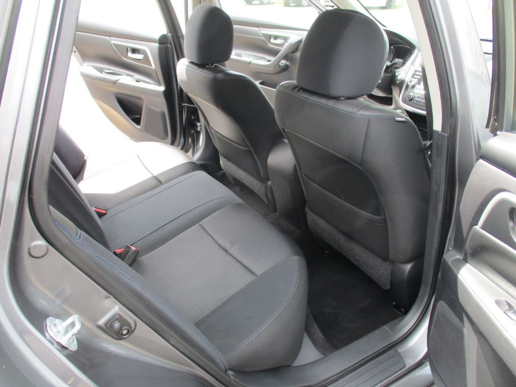 2016 Nissan Altima Image 19