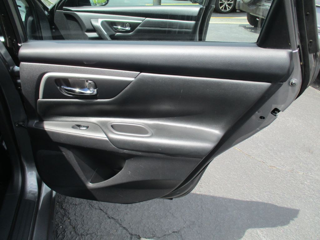 2016 Nissan Altima Image 20