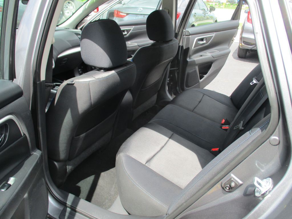 2016 Nissan Altima Image 21