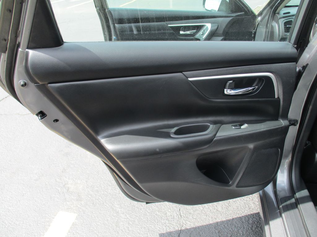 2016 Nissan Altima Image 22