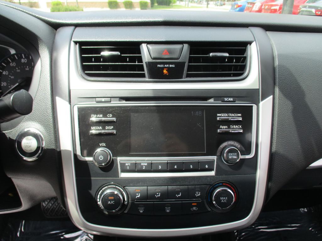 2016 Nissan Altima Image 30
