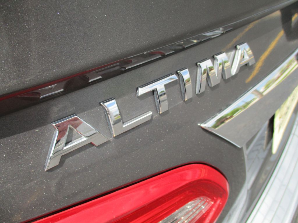 2016 Nissan Altima Image 35