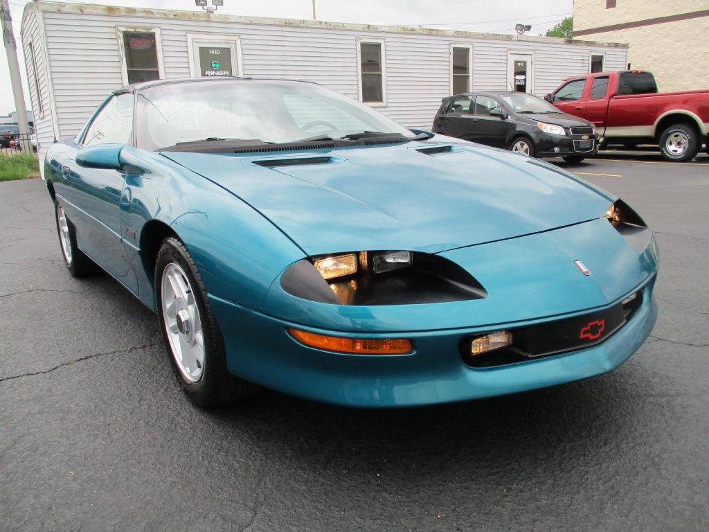 1996 Chevrolet Camaro Image 2