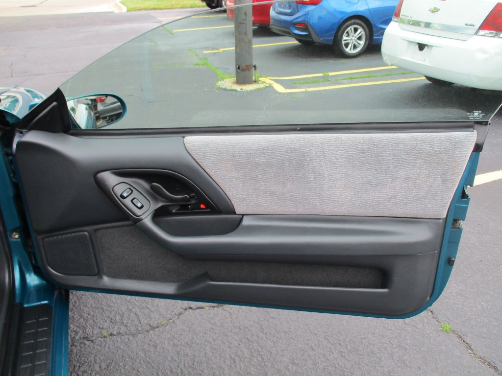 1996 Chevrolet Camaro Image 18