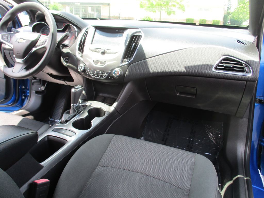 2016 Chevrolet Cruze Image 17