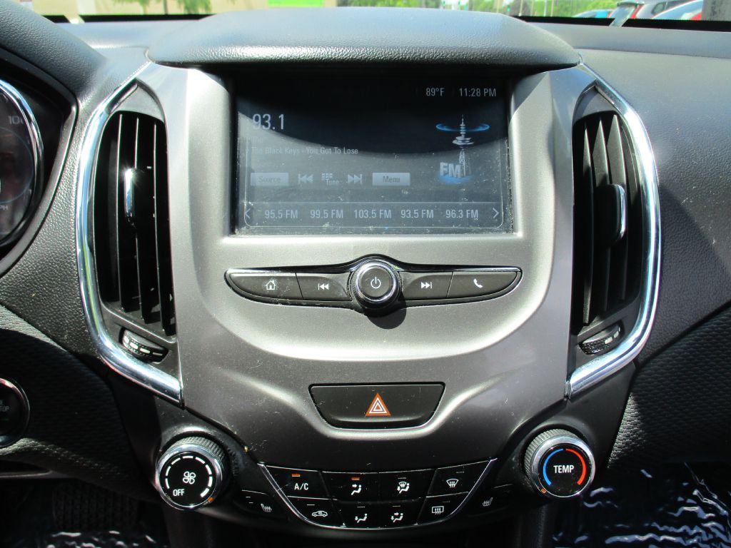 2016 Chevrolet Cruze Image 30