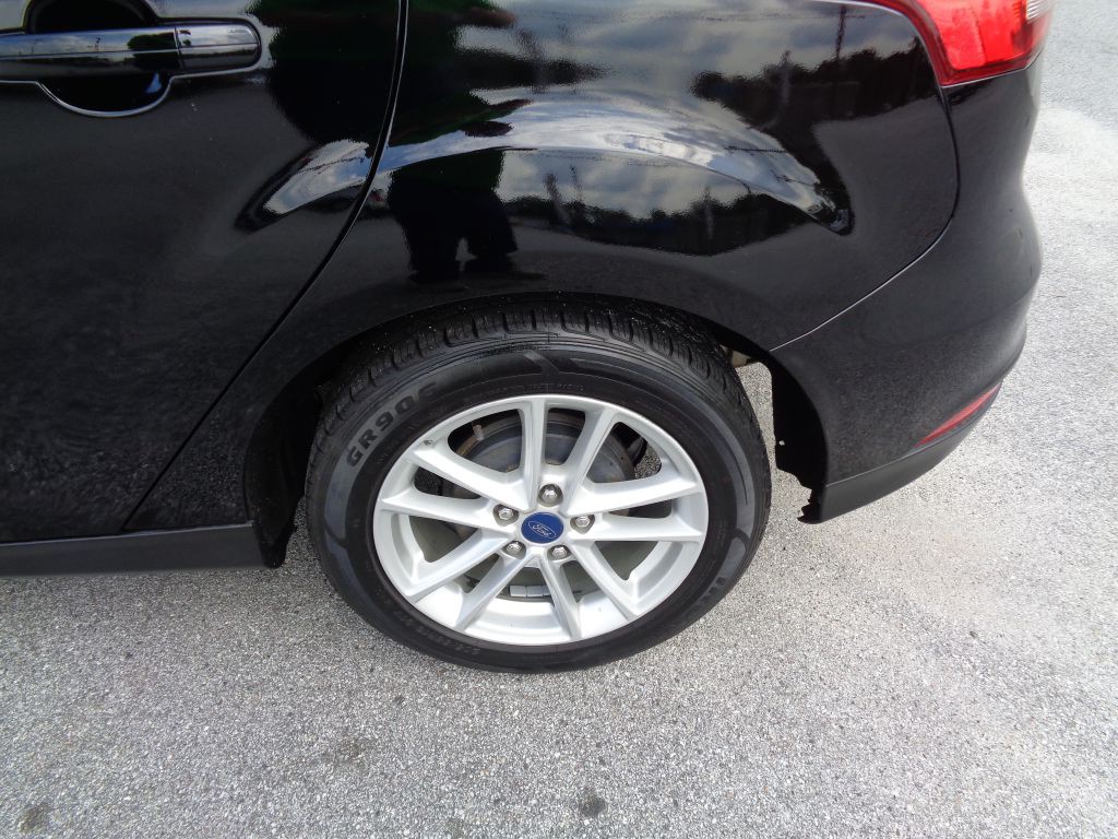 2017 Ford Focus Image 2