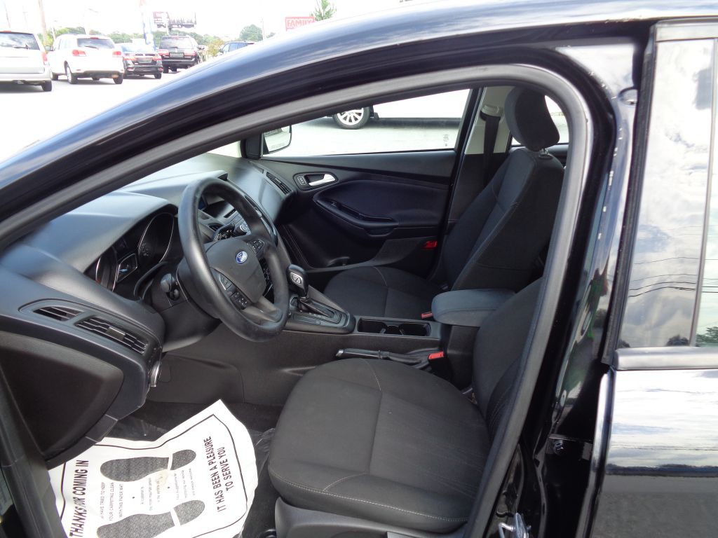 2017 Ford Focus Image 6