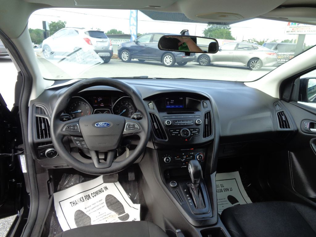 2017 Ford Focus Image 8