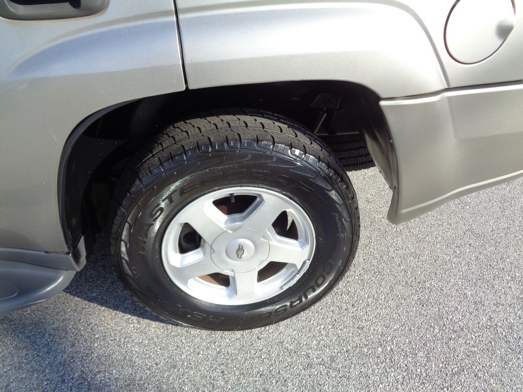2003 Chevrolet Trailblazer Image 2