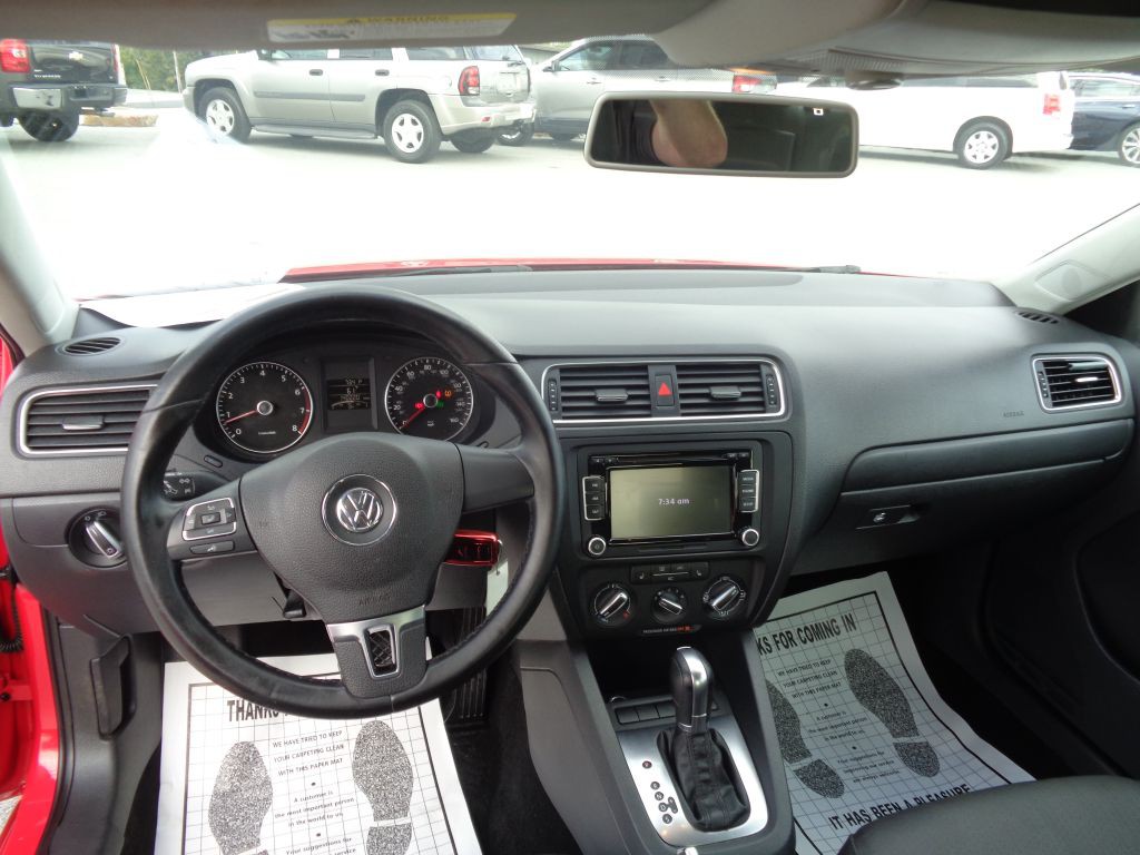 2012 Volkswagen Jetta Image 9