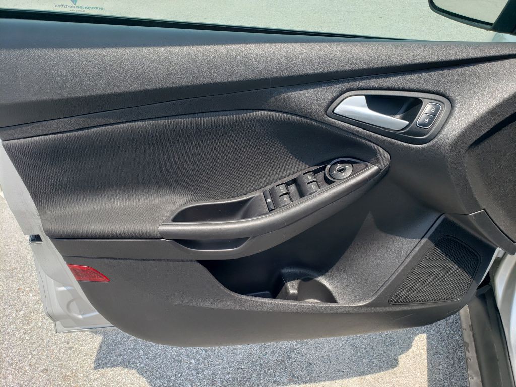 2017 Ford Focus Image 10