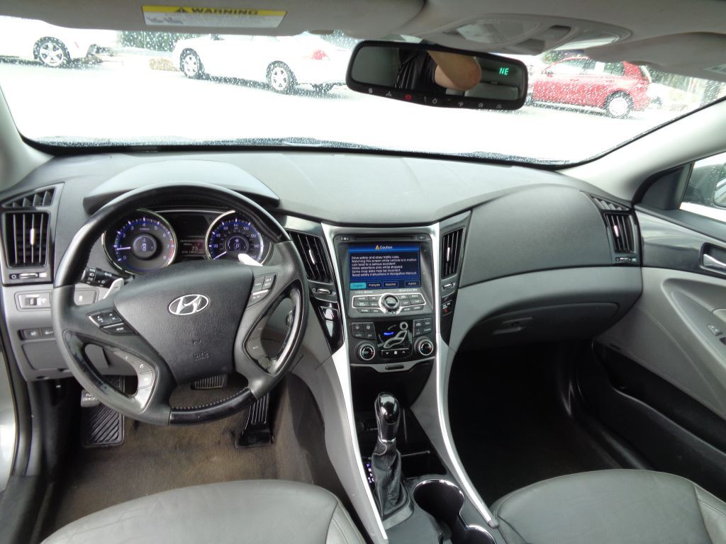 2013 Hyundai Sonata Image 9