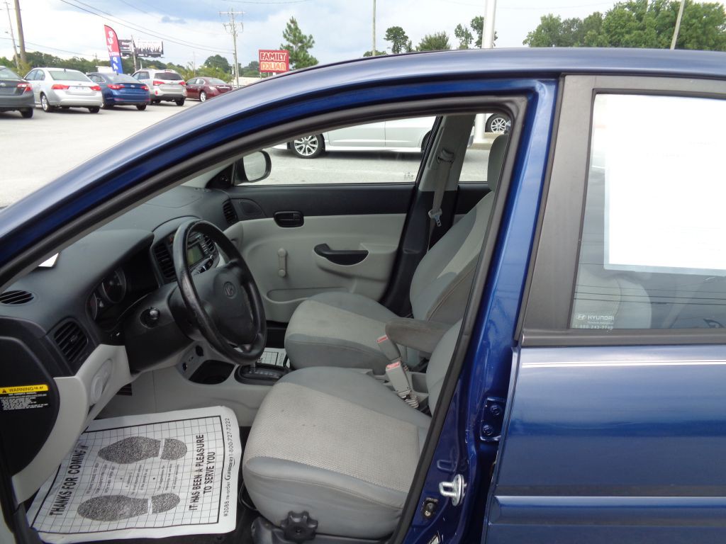 2010 Hyundai Accent Image 6