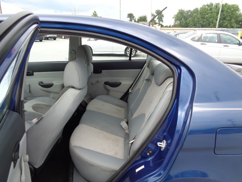 2010 Hyundai Accent Image 7
