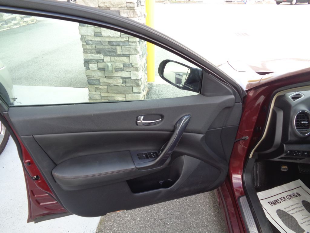 2012 Nissan Maxima Image 10