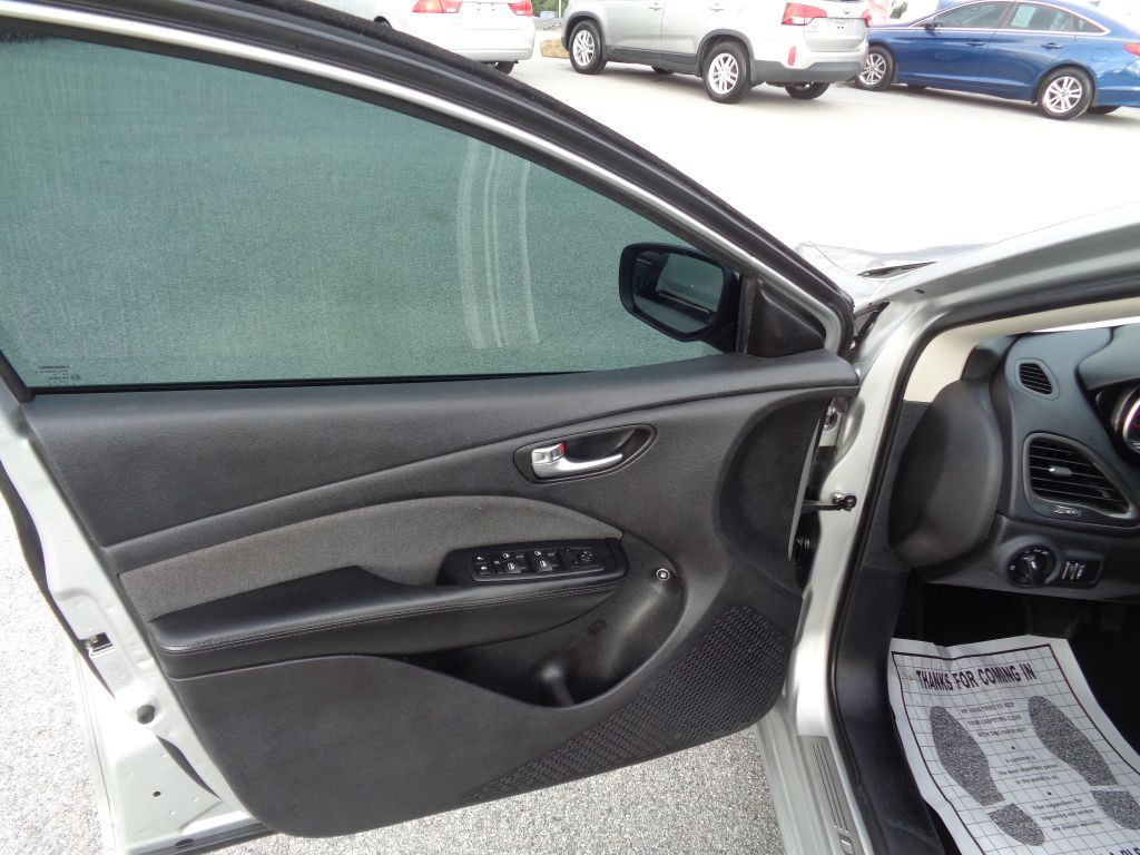 2013 Dodge Dart Image 9