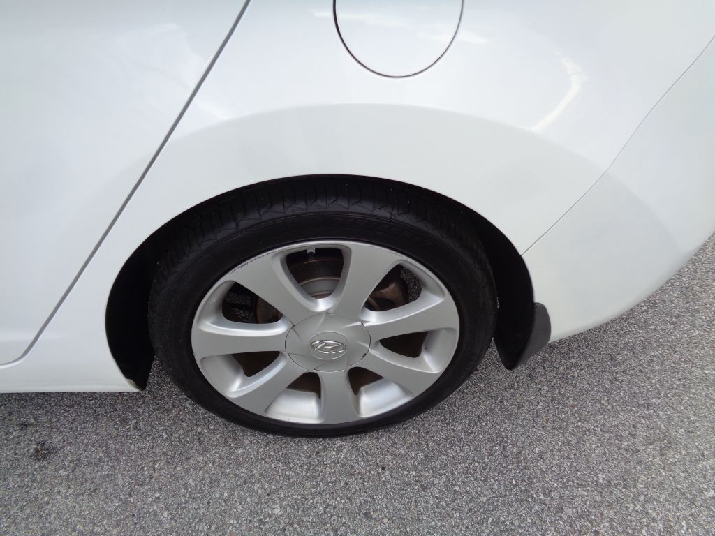 2013 Hyundai Elantra Image 2
