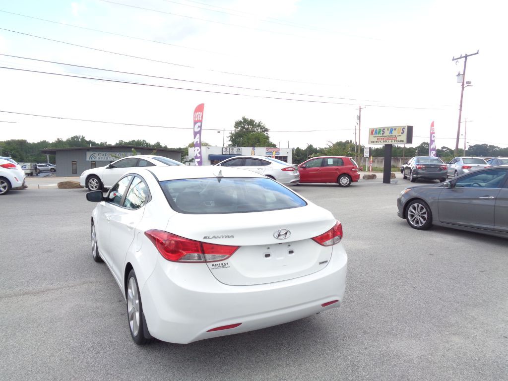 2013 Hyundai Elantra Image 3
