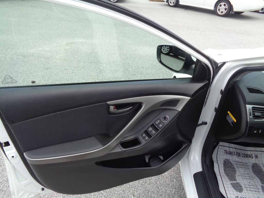 2013 Hyundai Elantra Image 10
