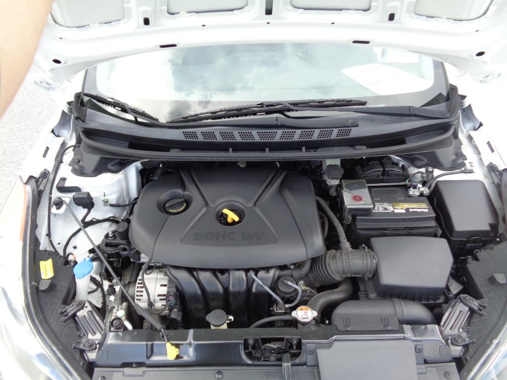 2013 Hyundai Elantra Image 11