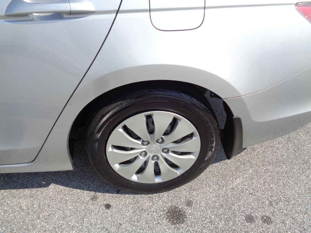 2010 Honda Accord Image 2