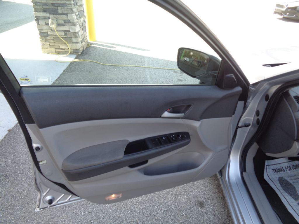 2010 Honda Accord Image 9