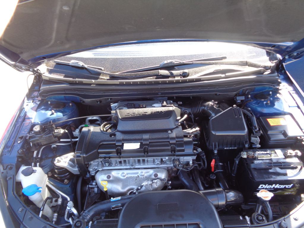 2012 Hyundai Elantra Image 10