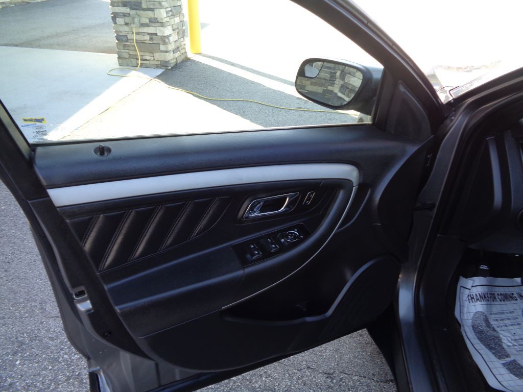 2014 Ford Taurus Image 10