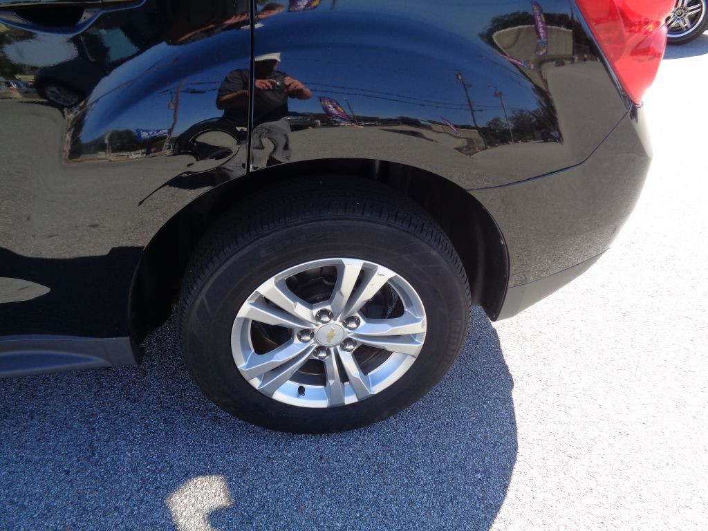 2011 Chevrolet Equinox Image 2