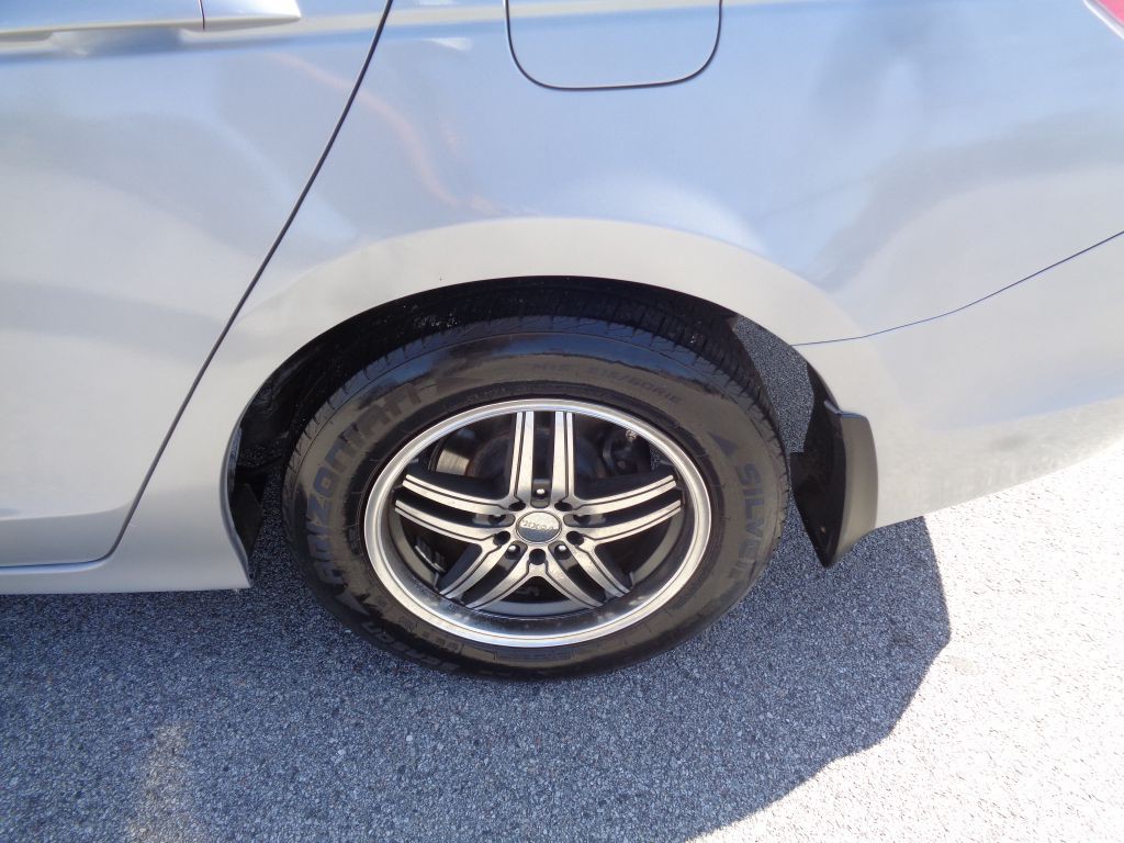 2011 Honda Accord Image 2