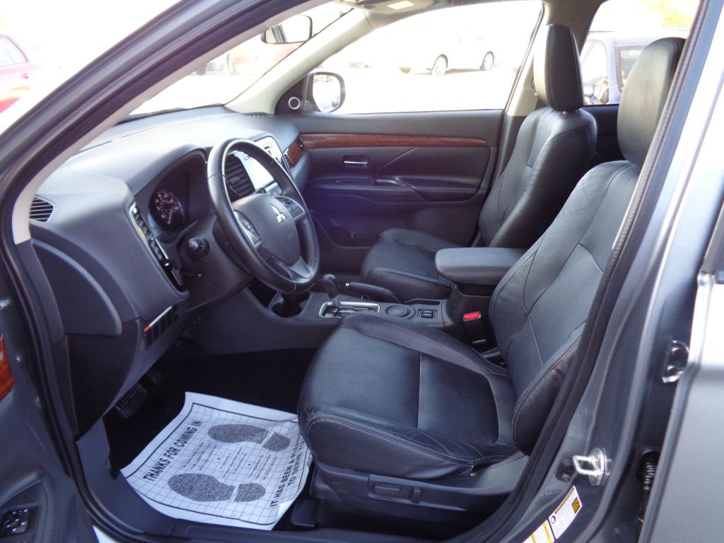 2015 Mitsubishi Outlander Image 6