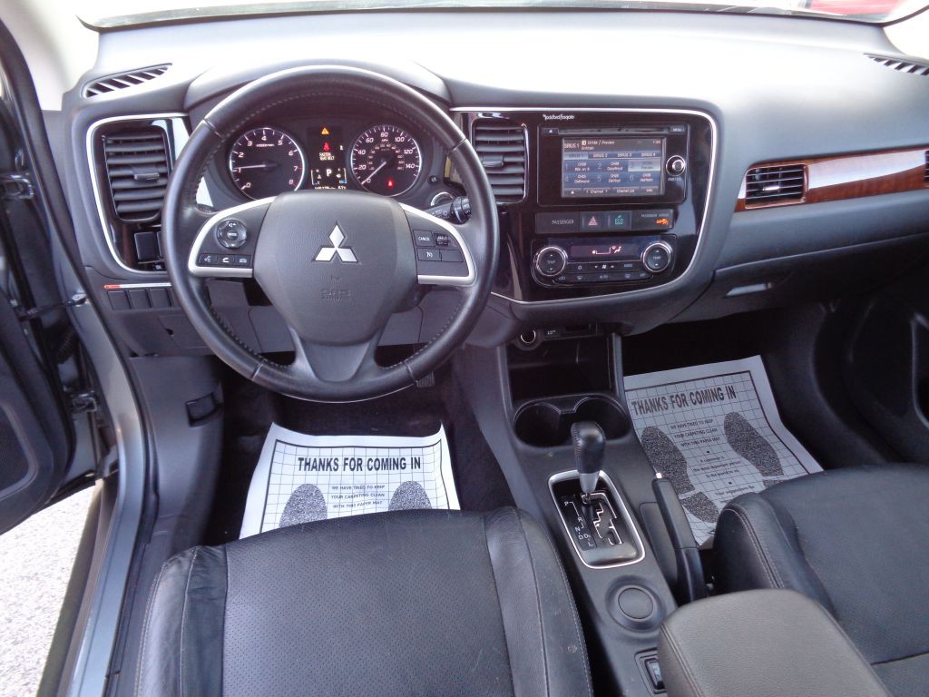 2015 Mitsubishi Outlander Image 10