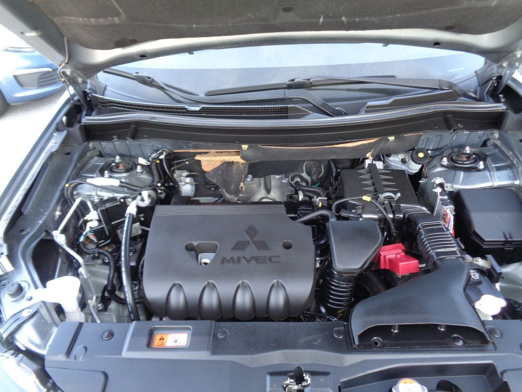 2015 Mitsubishi Outlander Image 12