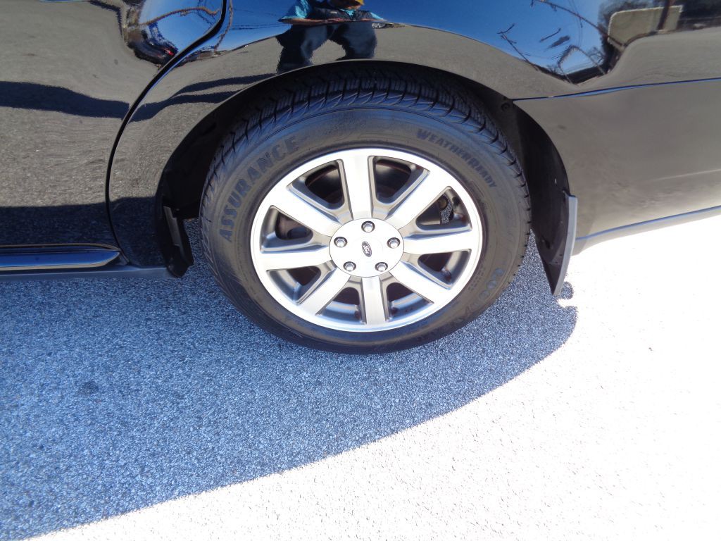 2008 Ford Taurus Image 2