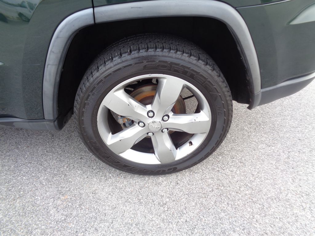 2011 Jeep Grand Cherokee Image 2