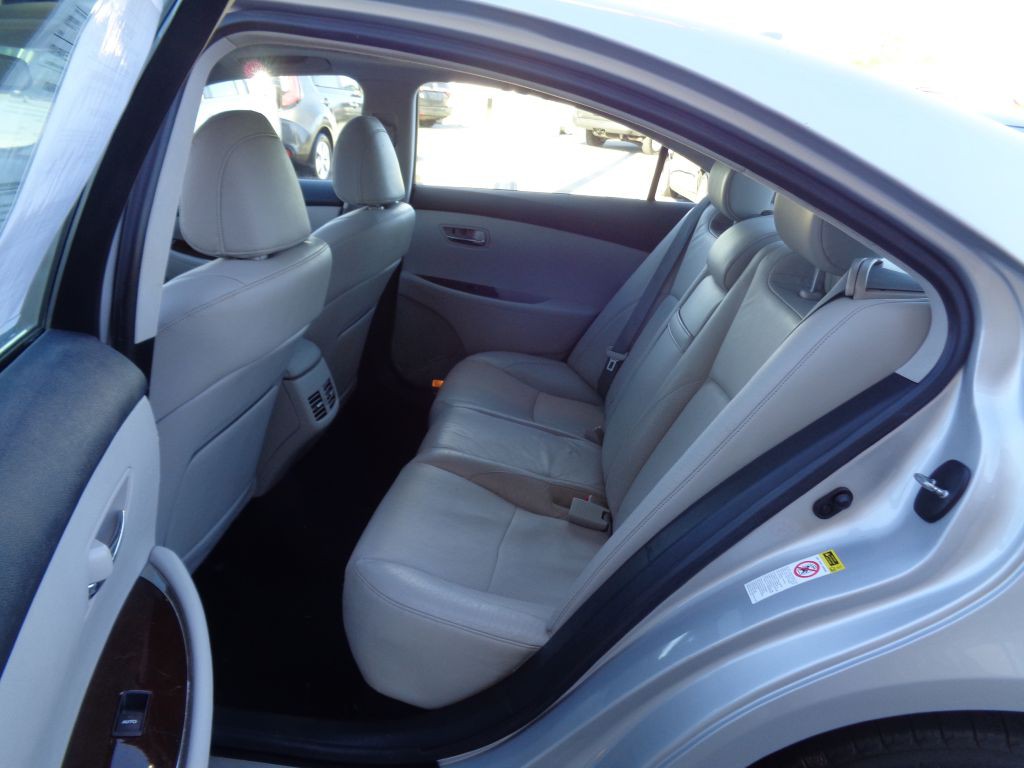 2010 Lexus ES 350 Image 7