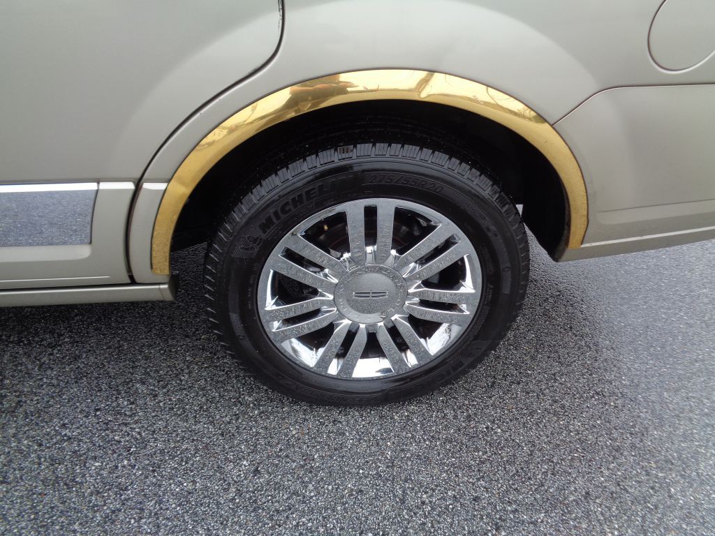 2008 Lincoln Navigator Image 2