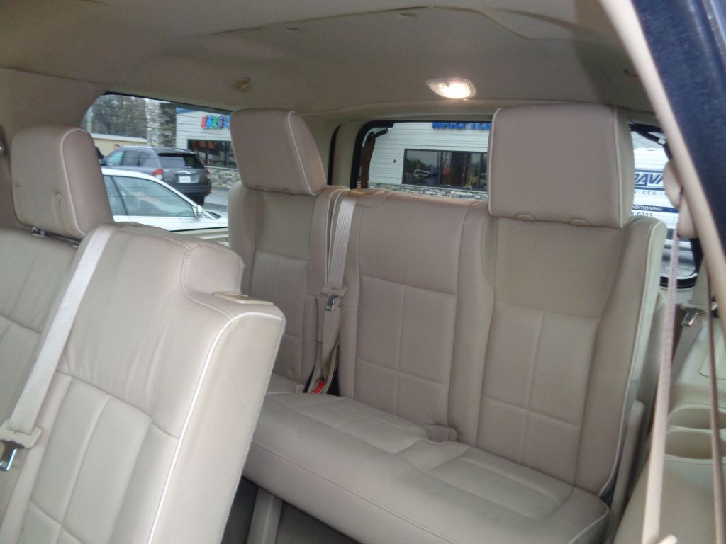 2008 Lincoln Navigator Image 9