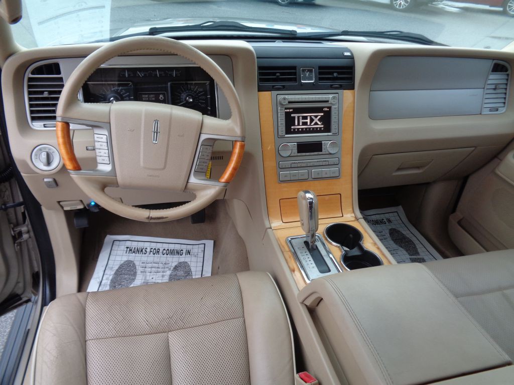 2008 Lincoln Navigator Image 10