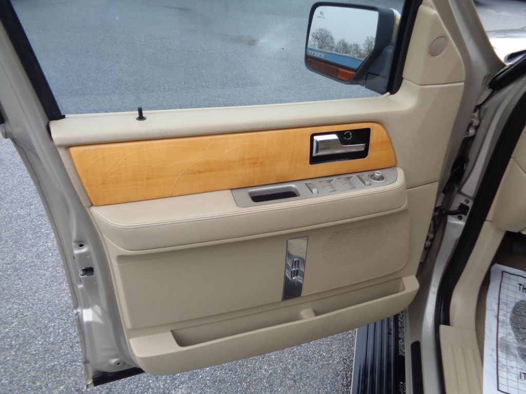 2008 Lincoln Navigator Image 11