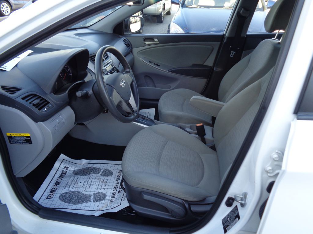 2016 Hyundai Accent Image 6